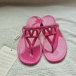 Valentino Women’s Vlogo Signature  Slip on flip flops Size 11 never worn NWT